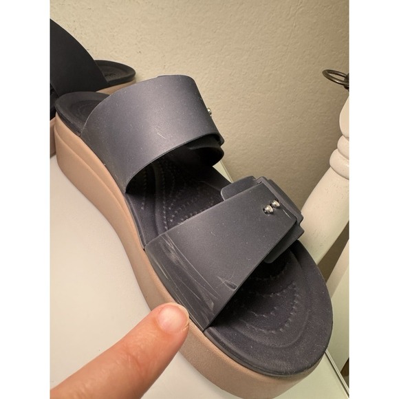 Crocs Brooklyn Buckle Wedge Platform Sandal Deep Navy Tan Women's 9  (scuffs) - Picture 5 of 16